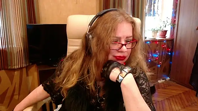 Miss Tress online show from May 25, 8:20 am