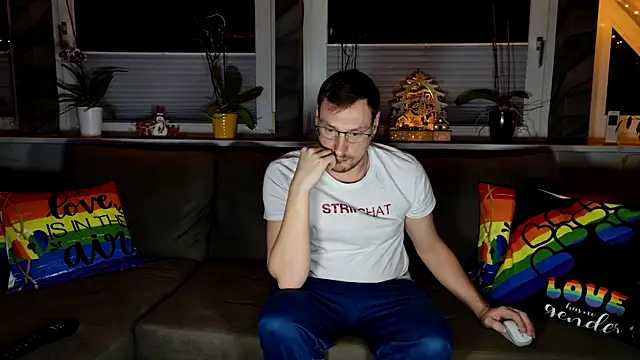 Snapshot of Relsxboy chatting on December 7, 7:21 pm Relsxboy online show from December 7, 7:21 pm