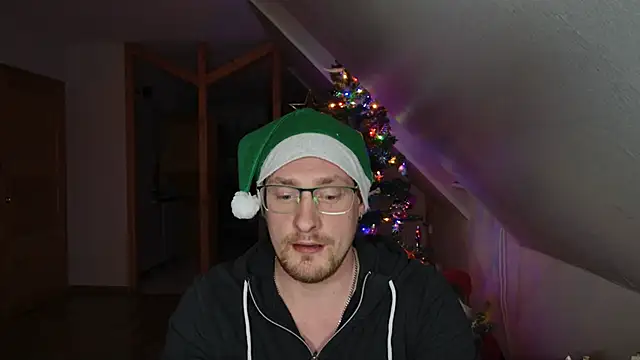 Snapshot of Relsxboy chatting on December 20, 5:51 pm Relsxboy online show from December 20, 5:51 pm