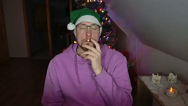 Snapshot of Relsxboy chatting on December 23, 8:36 pm Relsxboy online show from December 23, 8:36 pm