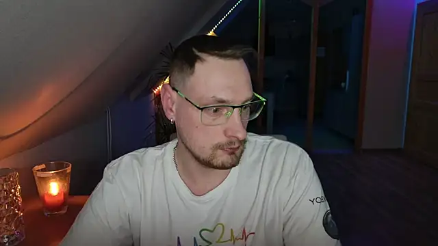 Snapshot of Relsxboy chatting on February 5, 9:40 pm Relsxboy online show from February 5, 9:40 pm