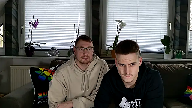 Snapshot of Relsxboy chatting on February 15, 11:06 am Relsxboy online show from February 15, 11:06 am