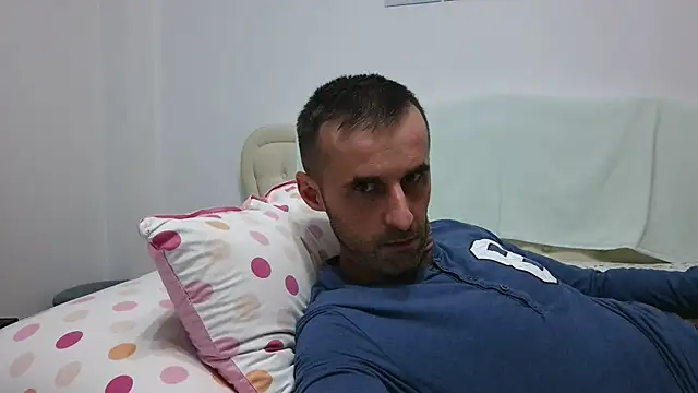 Snapshot of stevenpit chatting on December 7, 3:19 pm stevenpit online show from December 7, 3:19 pm