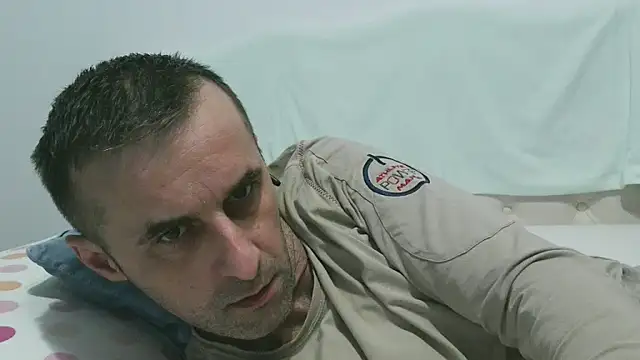 Snapshot of stevenpit chatting on December 14, 6:13 am stevenpit online show from December 14, 6:13 am