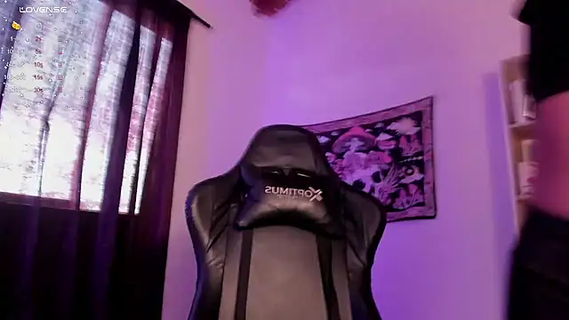 Luu01  online show from December 3, 8:50 pm