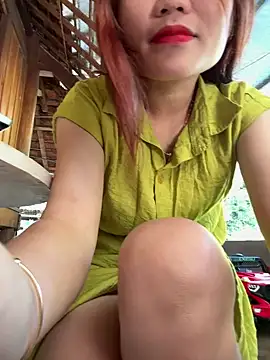 Snapshot of Emily_9xx chatting on December 3, 2:47 am Emily 9xx online show from December 3, 2:47 am