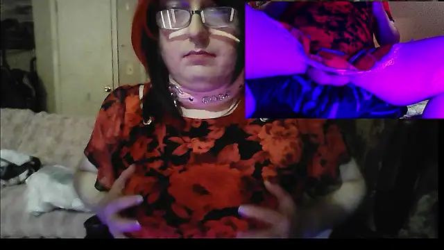 Snapshot of Lillyrosexxx chatting on July 1, 6:15 am Lillyrosexxx online show from July 1, 6:15 am