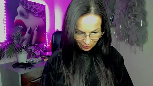 Snapshot of HelenLuxx chatting on January 31, 7:11 pm HelenLuxx online show from January 31, 7:11 pm