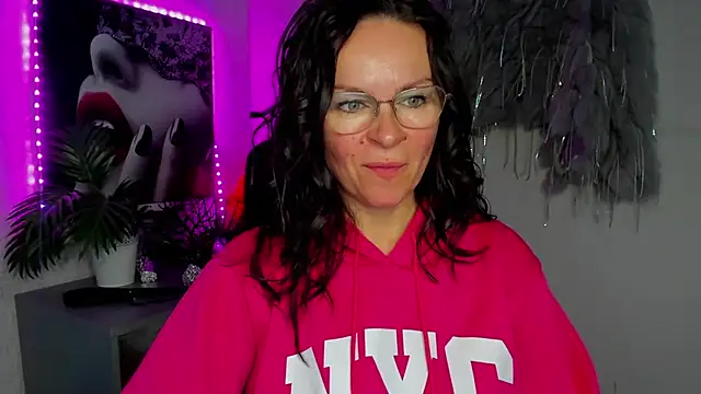 HelenLuxx online show from March 7, 7:16 am