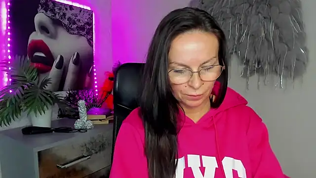 HelenLuxx online show from March 11, 4:13 pm