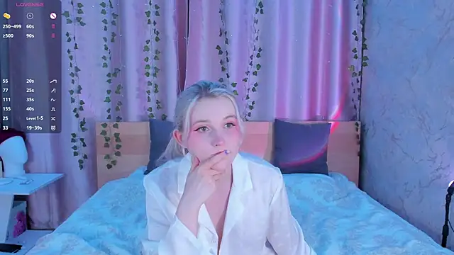 Snapshot of SweeteRose_Royce chatting on December 1, 4:29 pm SweeteRose Royce online show from December 1, 4:29 pm