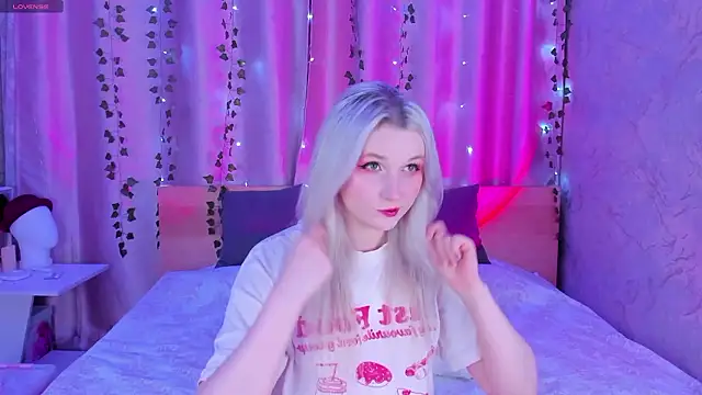 Snapshot of SweeteRose_Royce chatting on December 2, 2:30 pm SweeteRose Royce online show from December 2, 2:30 pm