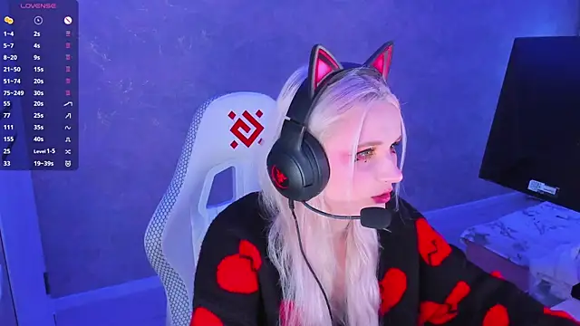 Snapshot of SweeteRose_Royce chatting on January 15, 1:09 pm SweeteRose Royce online show from January 15, 1:09 pm