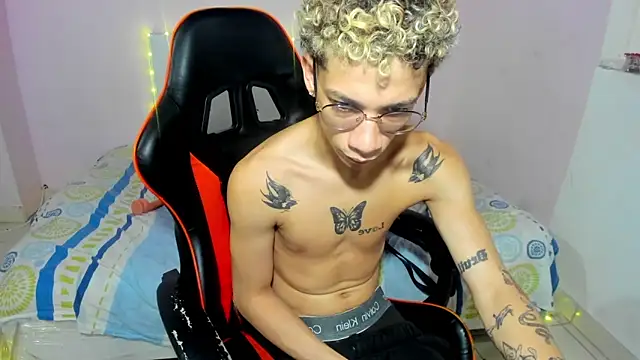 Snapshot of mateodeamjo chatting on November 4, 7:40 am mateodeamjo online show from November 4, 7:40 am