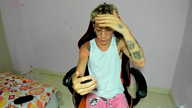 Snapshot of mateodeamjo chatting on November 9, 8:23 am mateodeamjo online show from November 9, 8:23 am