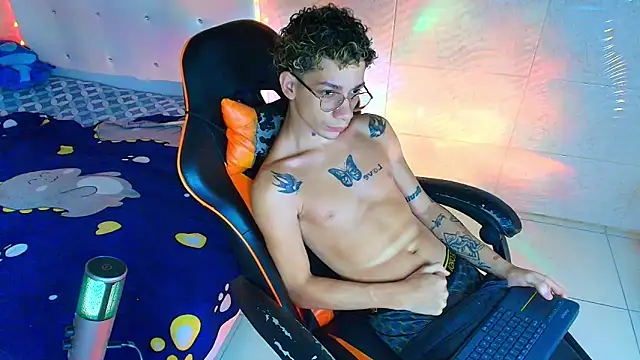 Snapshot of mateodeamjo chatting on November 25, 8:03 am mateodeamjo online show from November 25, 8:03 am