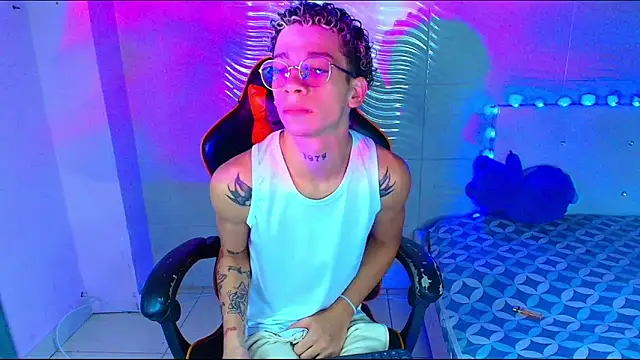 Snapshot of mateodeamjo chatting on December 3, 6:43 am mateodeamjo online show from December 3, 6:43 am