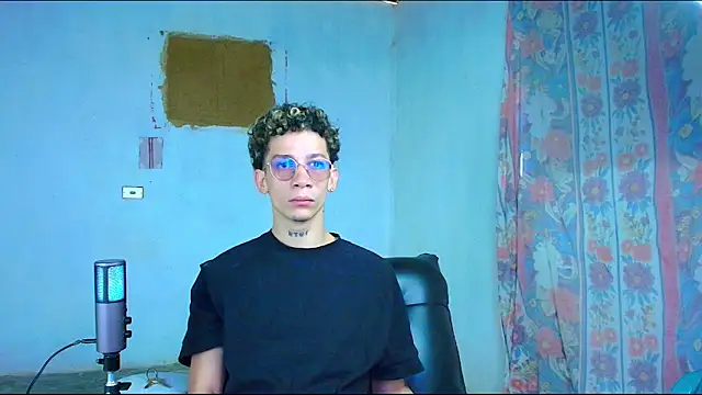 Snapshot of mateodeamjo chatting on February 8, 3:59 pm mateodeamjo online show from February 8, 3:59 pm