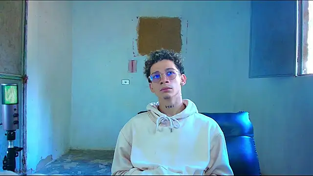 Snapshot of mateodeamjo chatting on February 10, 1:48 pm mateodeamjo online show from February 10, 1:48 pm