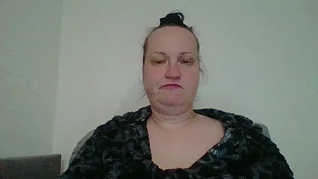 Snapshot of _squirty_cum_lady_ chatting on October 12, 2:54 am squirty cum lady online show from October 12, 2:54 am