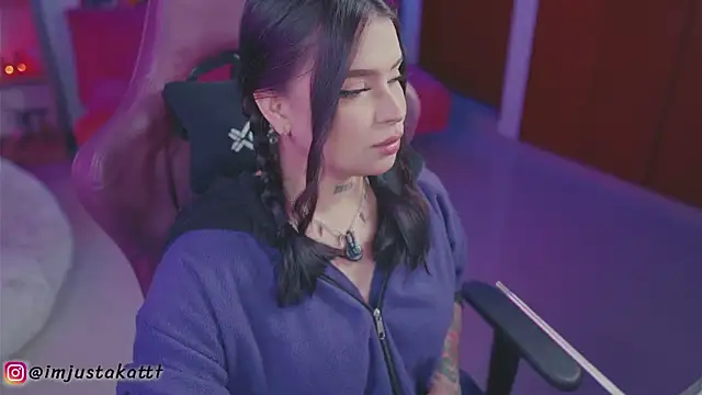 sensualkattt online show from February 22, 1:07 am