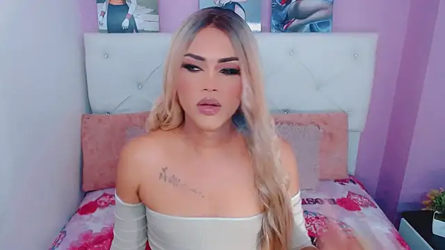 Snapshot of Amanda_bigx chatting on February 14, 7:05 am Amanda bigx online show from February 14, 7:05 am