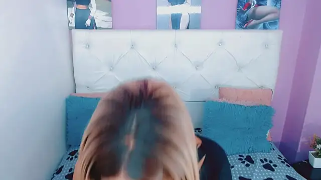 Snapshot of Amanda_bigx chatting on February 24, 3:48 am Amanda bigx online show from February 24, 3:48 am