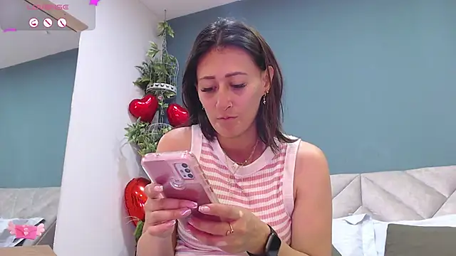 Snapshot of SharisWillian chatting on February 27, 3:36 am SharisWillian online show from February 27, 3:36 am
