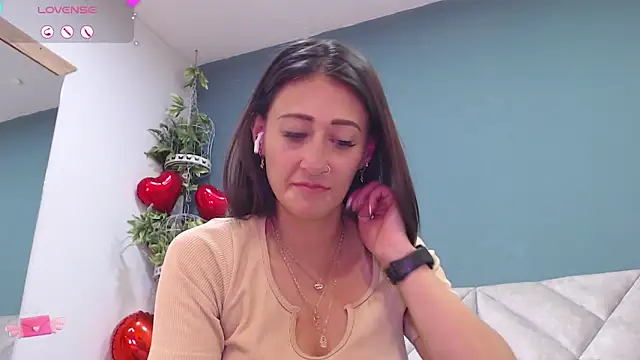 Snapshot of SharisWillian chatting on March 1, 7:30 am SharisWillian online show from March 1, 7:30 am