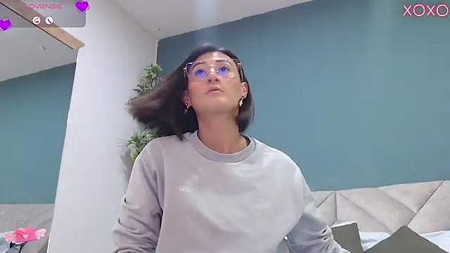 Snapshot of SharisWillian chatting on September 23, 3:53 am SharisWillian online show from September 23, 3:53 am