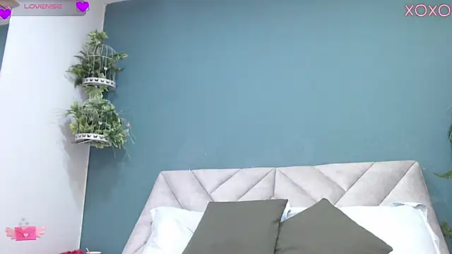 Snapshot of SharisWillian chatting on September 27, 3:44 am SharisWillian online show from September 27, 3:44 am