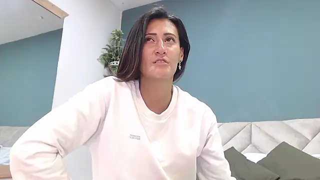 Snapshot of SharisWillian chatting on October 8, 3:48 am SharisWillian online show from October 8, 3:48 am