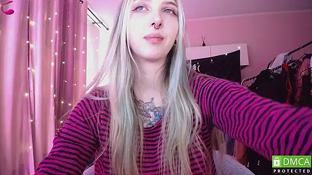 JustMeowGirl online show from May 16, 7:05 am