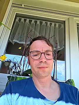 Snapshot of Schnubby1 chatting on April 9, 1:27 pm Schnubby1 online show from April 9, 1:27 pm