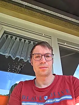 Snapshot of Schnubby1 chatting on April 15, 10:44 am Schnubby1 online show from April 15, 10:44 am