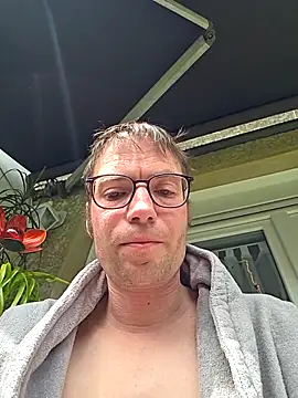 Snapshot of Schnubby1 chatting on April 27, 12:36 pm Schnubby1 online show from April 27, 12:36 pm