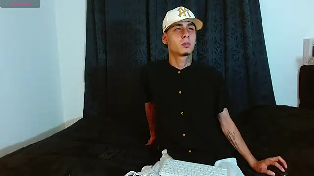 Snapshot of Bastiaan_28 chatting on December 2, 12:16 am Bastiaan 28 online show from December 2, 12:16 am