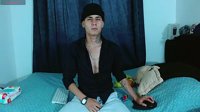 Snapshot of Bastiaan_28 chatting on December 22, 10:29 pm Bastiaan 28 online show from December 22, 10:29 pm