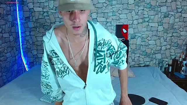 Snapshot of Bastiaan_28 chatting on January 8, 11:51 pm Bastiaan 28 online show from January 8, 11:51 pm