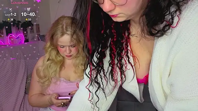 Snapshot of HANNA_MONTANAS chatting on March 18, 7:06 pm HANNA MONTANAS online show from March 18, 7:06 pm