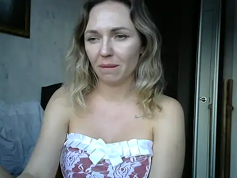 Snapshot of AngelinaLove28 chatting on February 6, 2:04 pm AngelinaLove28 online show from February 6, 2:04 pm