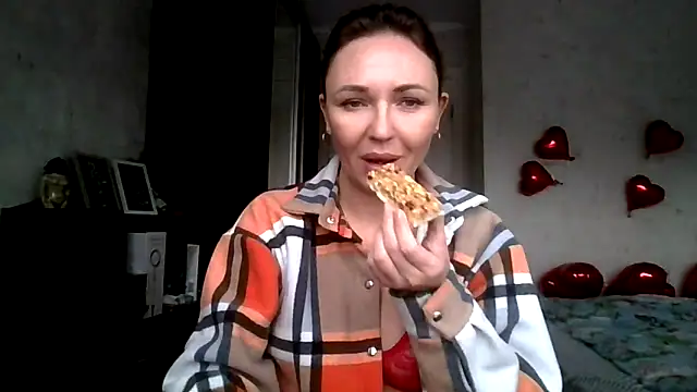 Snapshot of AngelinaLove28 chatting on February 11, 7:02 am AngelinaLove28 online show from February 11, 7:02 am