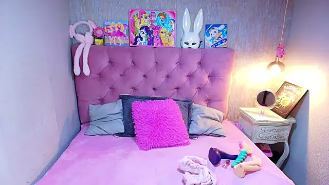 Snapshot of charlottemoonxz chatting on February 26, 6:51 pm charlottemoonxz online show from February 26, 6:51 pm