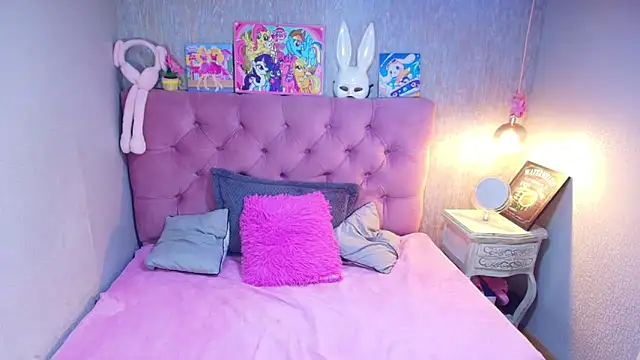 Snapshot of charlottemoonxz chatting on February 27, 6:52 pm charlottemoonxz online show from February 27, 6:52 pm