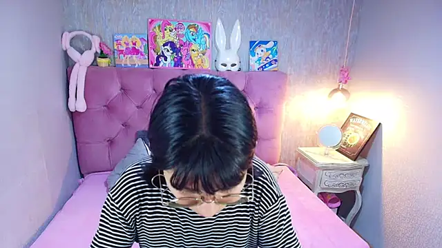 Snapshot of charlottemoonxz chatting on March 1, 6:43 pm charlottemoonxz online show from March 1, 6:43 pm