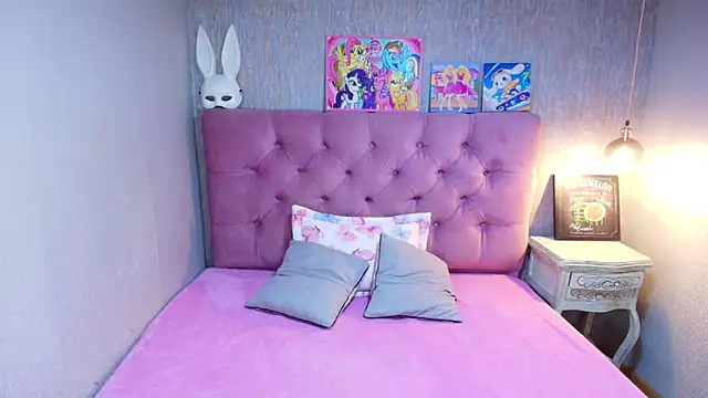 Snapshot of charlottemoonxz chatting on June 19, 6:01 pm charlottemoonxz online show from June 19, 6:01 pm