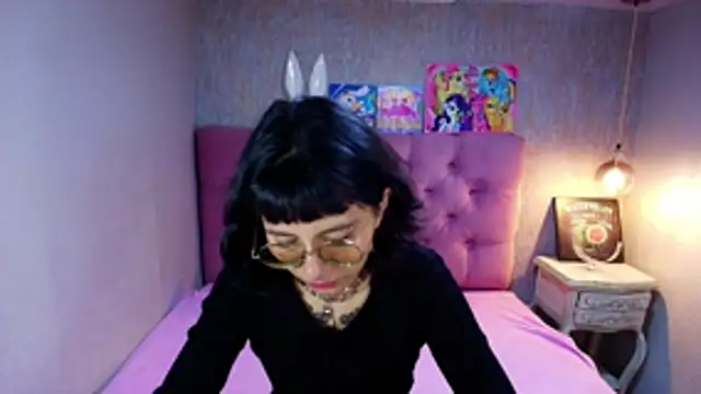 Snapshot of charlottemoonxz chatting on July 28, 5:23 pm charlottemoonxz online show from July 28, 5:23 pm