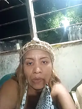 Snapshot of Surreyaa chatting on December 17, 11:49 pm Surreyaa online show from December 17, 11:49 pm