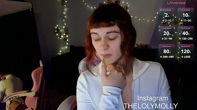 Snapshot of LolyMolli chatting on March 6, 5:11 pm LolyMolli online show from March 6, 5:11 pm