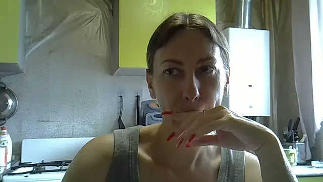 Snapshot of AshleyXHoney chatting on June 27, 6:40 am AshleyXHoney online show from June 27, 6:40 am